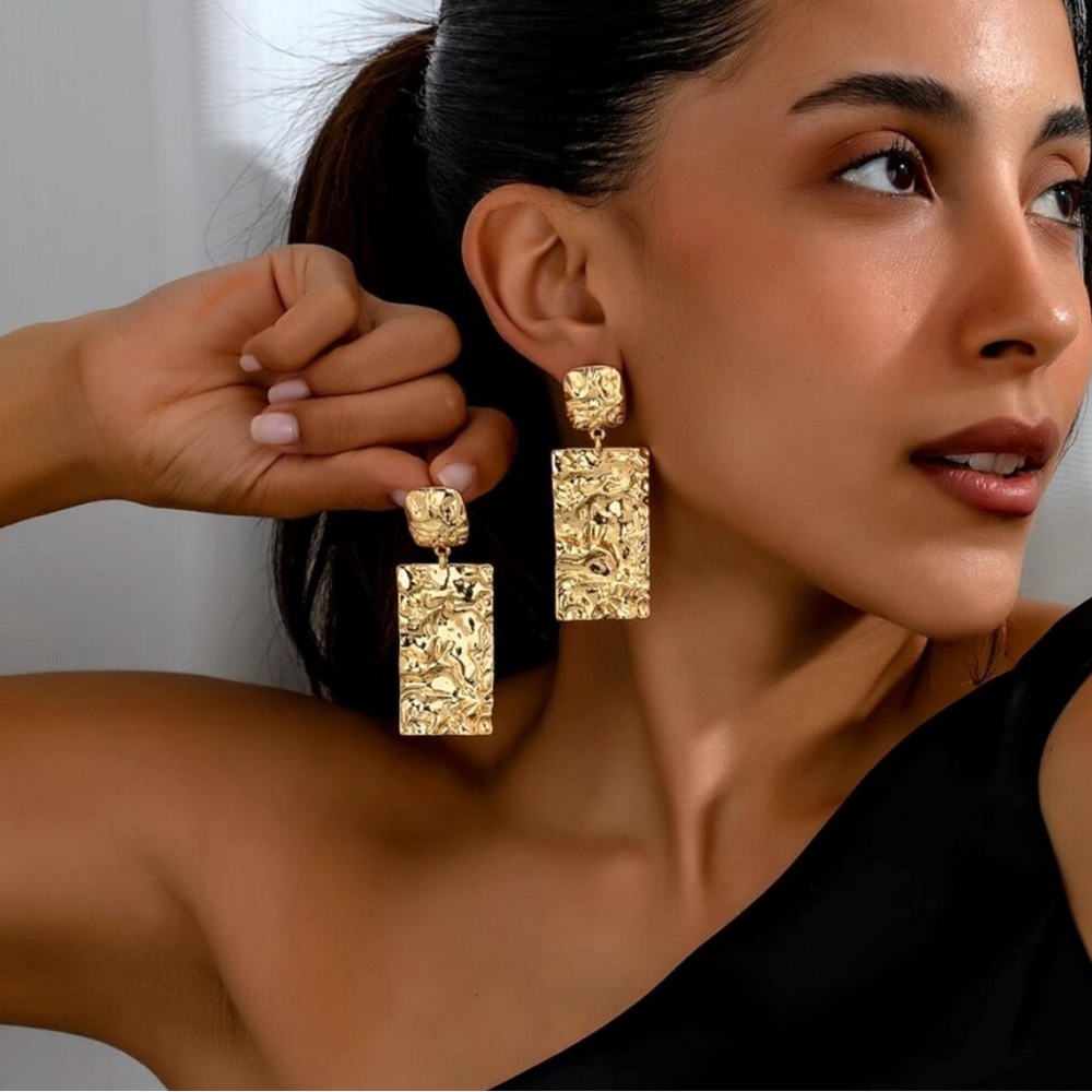 Fashion Nova Gold Hammered Square Drop Earrings
